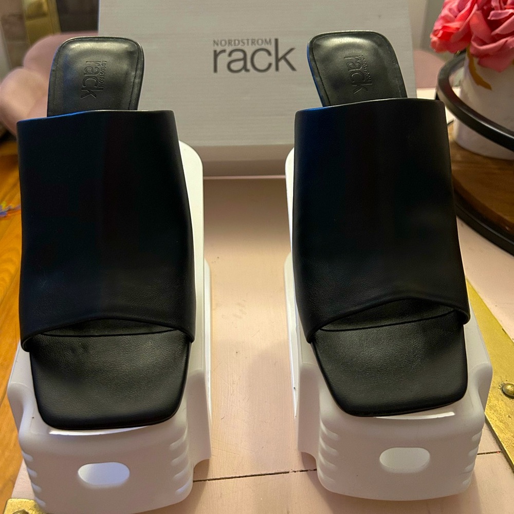 NIB BLACK SIZE 9 NORDSTROM RACK HEELS NEW IN BOX